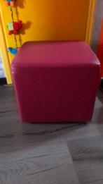 Poef roze/rood (fuchsia) vierkant 36x40x40 stevig, Huis en Inrichting, Banken | Voetenbanken en Poefen, Ophalen of Verzenden, Zo goed als nieuw