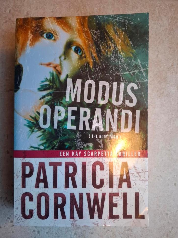 Patricia Cornwell - Modus operandi, Boeken, Thrillers, Zo goed als nieuw, Ophalen of Verzenden