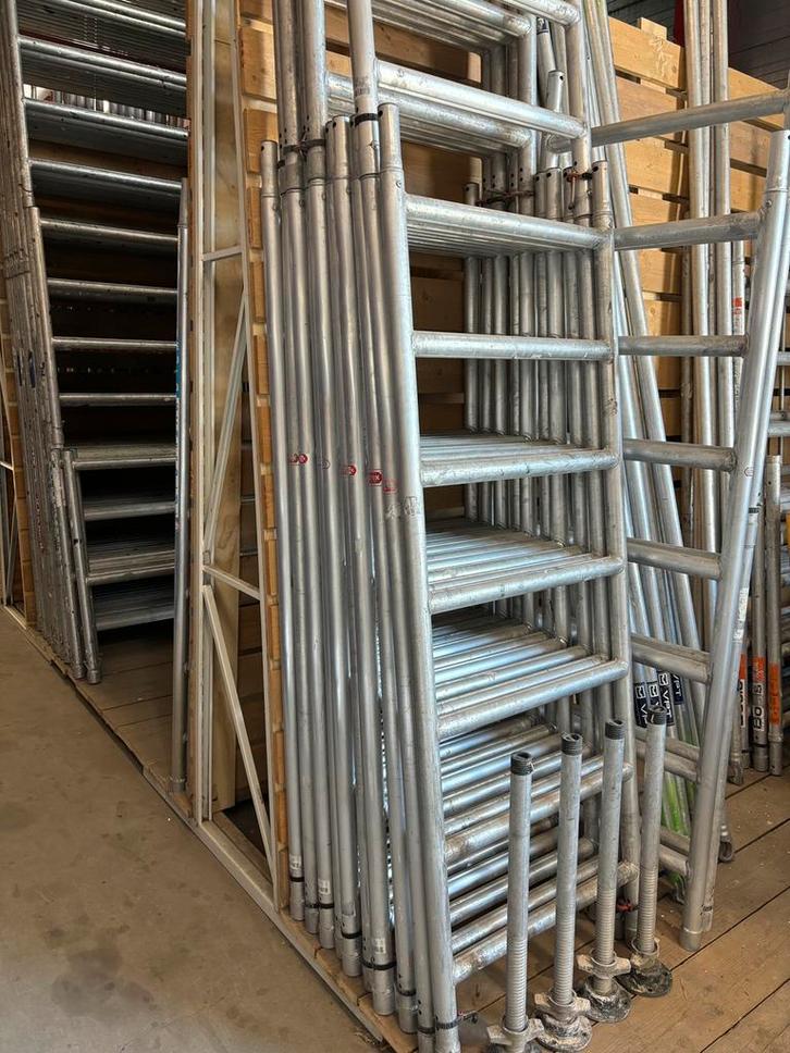 Gebruikte Altrex opbouwframes 75-28-7 sports, Doe-het-zelf en Verbouw, Steigers, Gebruikt, Rolsteiger of Kamersteiger, Minder dan 2 meter