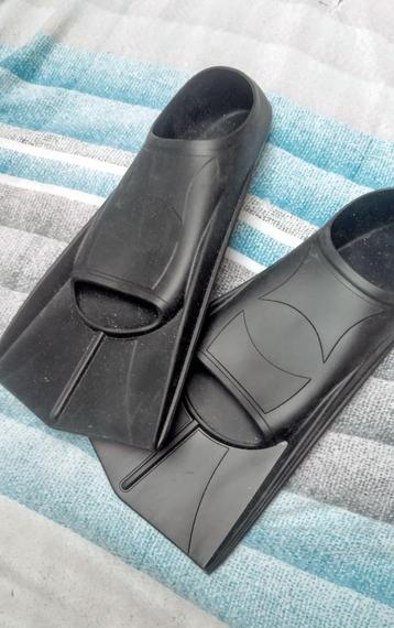 Korte zwem/snorkel vinnen maat 44 beschikbaar voor biedingen