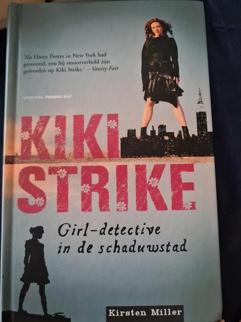K. Miller - Kiki Strike, Boeken, Kinderboeken | Jeugd | onder 10 jaar, Zo goed als nieuw, Ophalen of Verzenden