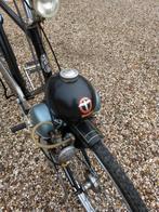 Een berini M13 'Ei' op een Gazelle fiets, 32 cc, 0 versnellingen, Maximaal 25 km/u, Ophalen