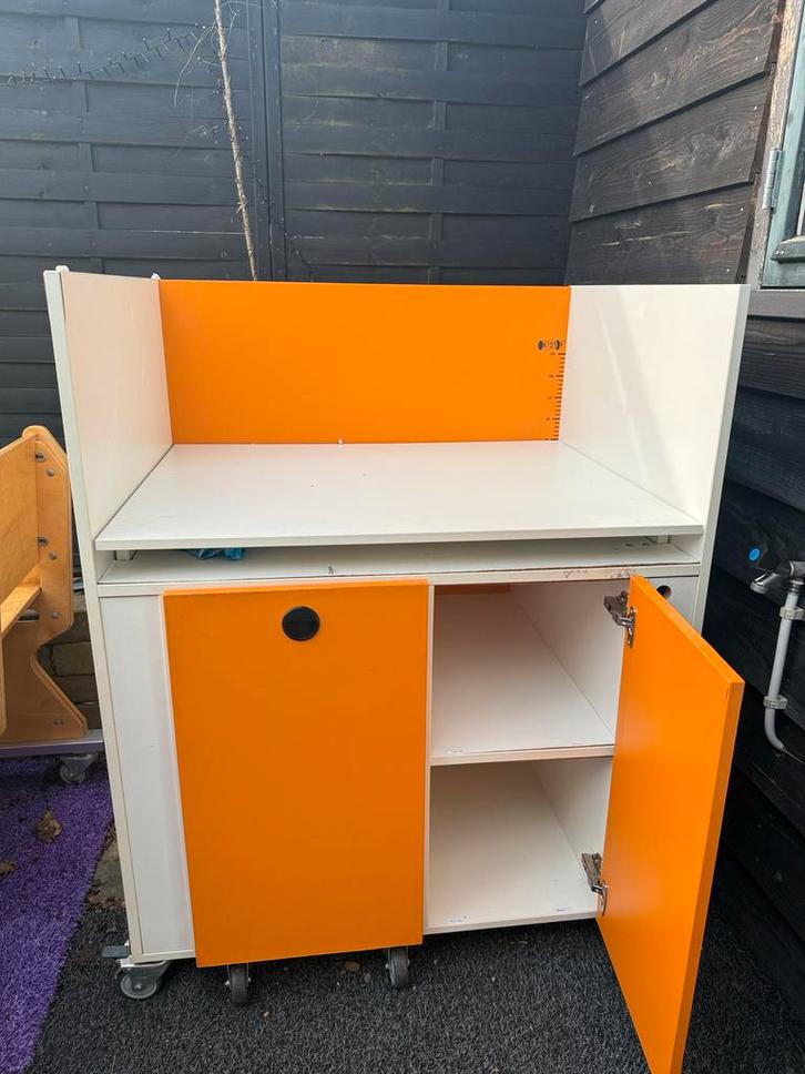 Handige verschoontafel met opbergruimte en trapje, Kinderen en Baby's, Kinderkamer | Commodes en Kasten, Gebruikt, Commode, 90 tot 105 cm