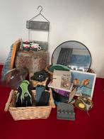 Rommelmarktspullen o.a spiegel, poef, kattenmand e.d, Ophalen, Gebruikt