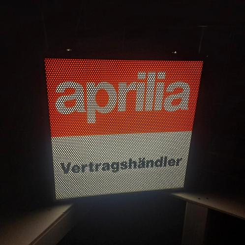 Aprilia dealerschap lichtbak, Verzamelen, Merken en Reclamevoorwerpen, Zo goed als nieuw, Lichtbak of (neon) lamp, Ophalen of Verzenden