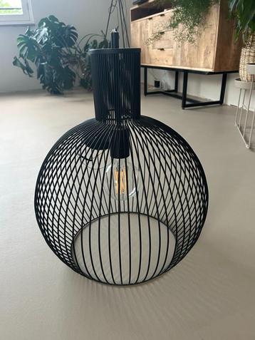 Zwarte industriele hang lamp | Black lamp beschikbaar voor biedingen
