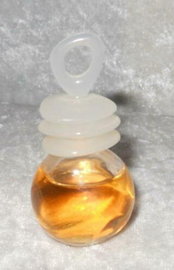 Volle parfum mini -  Naf Naf, Verzamelen, Parfumverzamelingen, Zo goed als nieuw, Miniatuur, Gevuld, Ophalen of Verzenden