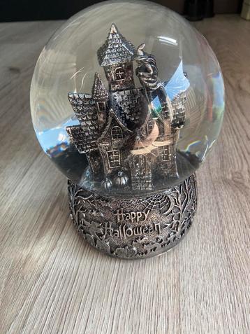 Schud bol / Snowglobe Halloween beschikbaar voor biedingen