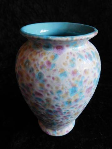 Vintage vaasje van W. Germany met blauwe, roze en gele spikk beschikbaar voor biedingen