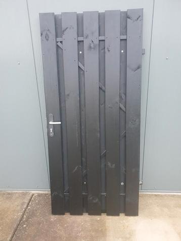 Poortdeur van verduurzaamd hout met stalen frame  beschikbaar voor biedingen