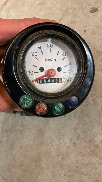 Snelheidsmeter tomos beschikbaar voor biedingen