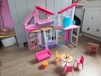 Malibu barbie huis villa met meubels en accessoires, Ophalen, Zo goed als nieuw, Poppenhuis