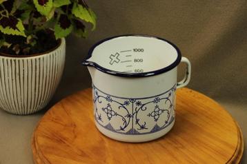 emaille beker/ Saksisch emaille keukenmok/ schenkkan beschikbaar voor biedingen