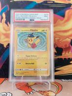 PSA 9 Special Delivery Pikachu - SWSH074 - Promo, Hobby en Vrije tijd, Verzamelkaartspellen | Pokémon, Ophalen of Verzenden, Nieuw