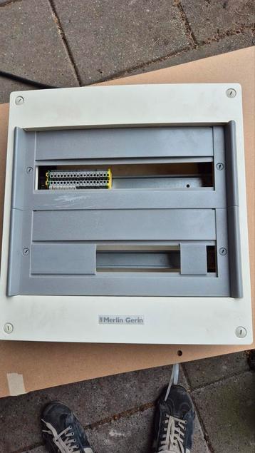 Merlin Gerin meterkast met 2 rails beschikbaar voor biedingen