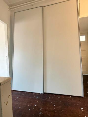 Schuifdeuren met ophangsysteem beschikbaar voor biedingen