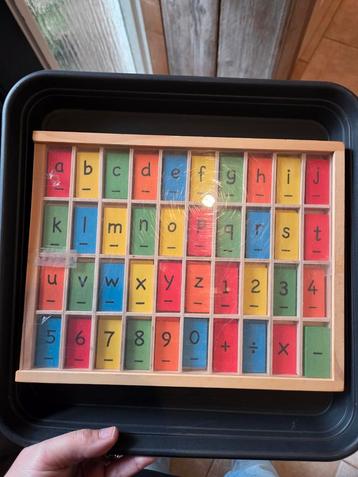 Vintage Letterbak met Letters & Cijfers beschikbaar voor biedingen