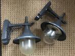 2 landelijke ijzeren buitenlampen, Ophalen, Gebruikt, Wandlamp, Netvoeding