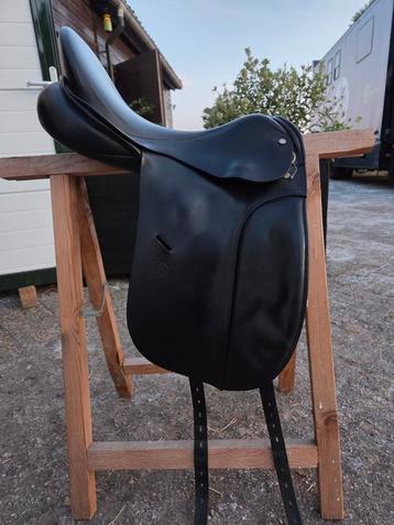 Daaleman dressuurzadel 17,5 inch s/m boom  beschikbaar voor biedingen