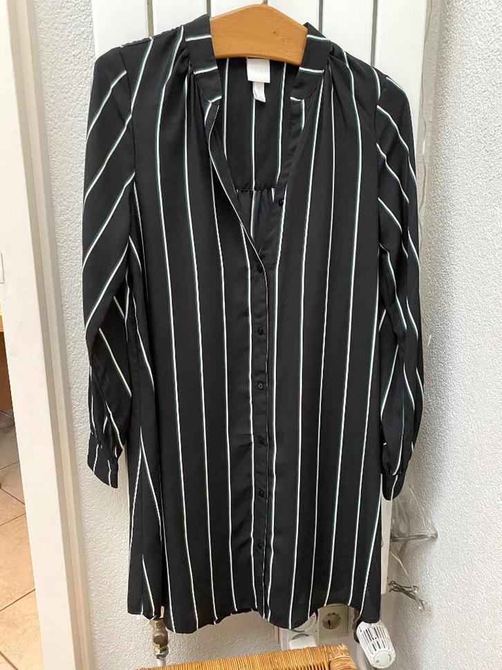 H&M lange zwarte blouse met wit/donkergroene strepen maat 36, Kleding | Dames, Blouses en Tunieken, Zo goed als nieuw, Maat 36 (S)