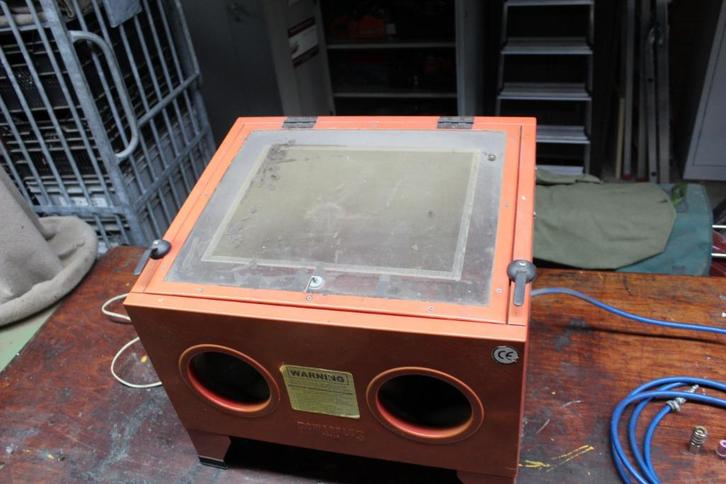 Straalkast ,straalcabine , 90 liter , Powerplus, Doe-het-zelf en Verbouw, Reinigingsmachines, Gebruikt, Overige typen, Ophalen