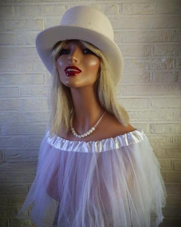 *Blonde dame met hoed* Etalagebuste beschikbaar voor biedingen