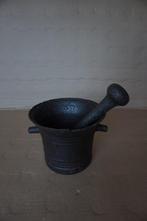 Oude gietijzeren vijzel met stamper, Antiek en Kunst, Verzenden