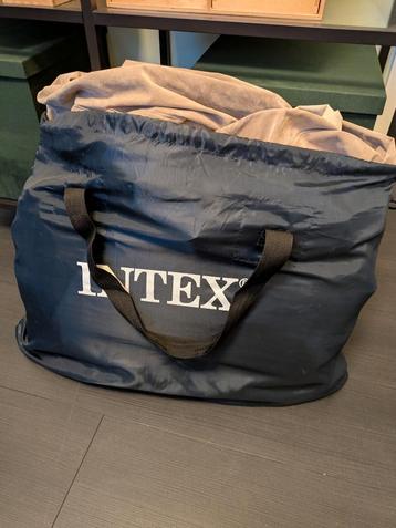 Intex Queen luchtbed met ingebouwde pomp 152x203x46cm beschikbaar voor biedingen