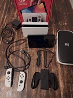Nintendo Switch Oled + Case & Screen Protector On, Spelcomputers en Games, Spelcomputers | Nintendo Switch, Ophalen, Zo goed als nieuw