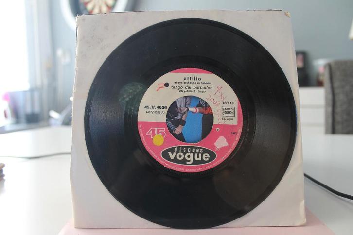 7" Single Attilio - Tango Del Barbudos / Tango 007, Cd's en Dvd's, Vinyl Singles, Gebruikt, Single, Pop, 7 inch, Ophalen of Verzenden