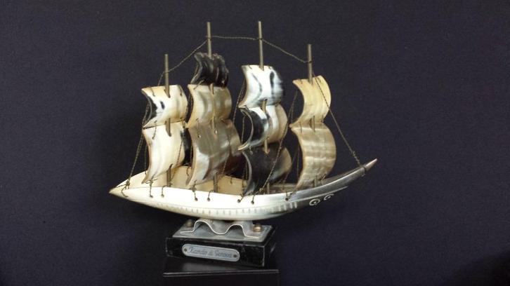 Italiaans ZEILSCHIP 4-Master <> Gemaakt van KOEHOORN 23x20cm, Verzamelen, Scheepvaart, Gebruikt, Schaalmodel, Zeilboot, Ophalen of Verzenden