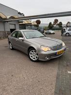 Mercedes-Benz C-Klasse 1.8 C180 Kompr Sedan AUT 2005 Grijs, Auto's, Mercedes-Benz, Automaat, Achterwielaandrijving, Beige, 1796 cc