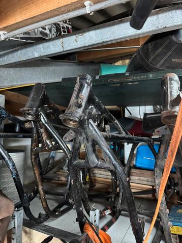 Partij Honda CB750 motoren en onderdelen – 9 frames beschikbaar voor biedingen