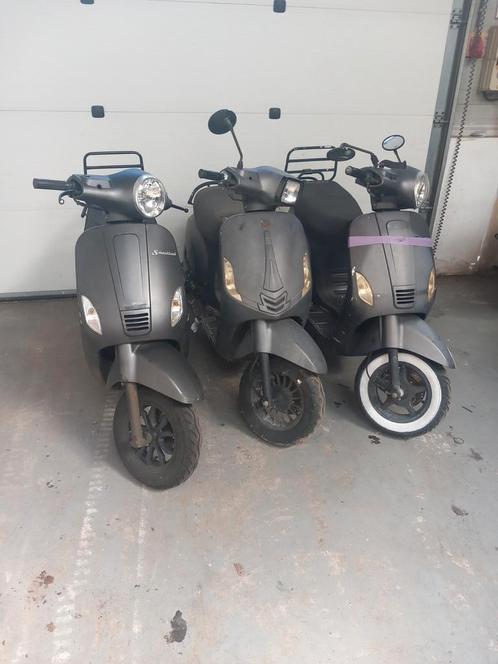 Partij riva vespa look scooters 3x BROM!, Fietsen en Brommers, Brommers | Overige merken, Zo goed als nieuw, Ophalen