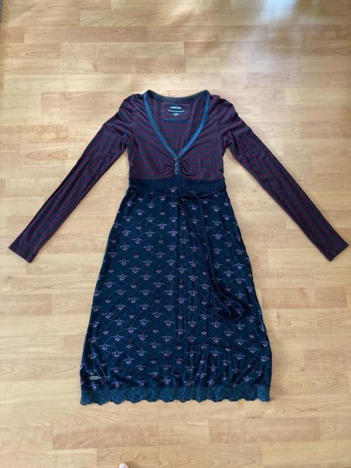 Jurk Forecast, maat XS. Zwart met bordeaux rood, Kleding | Dames, Jurken, Gedragen, Maat 34 (XS) of kleiner, Overige kleuren, Knielengte