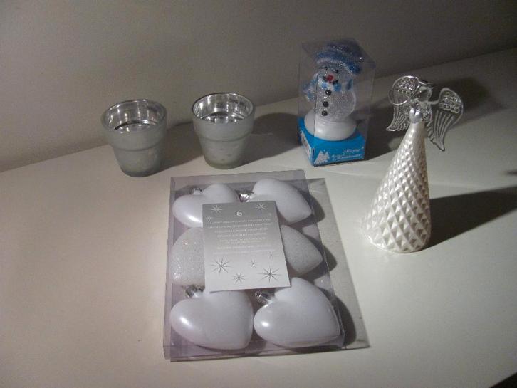 Wit kerst setje / decoratie / ornamenten / Kerstballen, Diversen, Kerst, Gebruikt, Ophalen of Verzenden