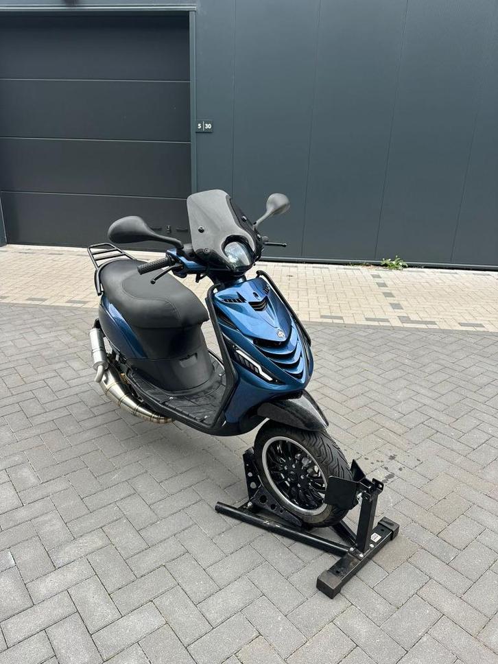 Piaggio Zip 172 Stage 3 HT Full Option Sp vork Custom kappen, Fietsen en Brommers, Brommeronderdelen | Scooters, Zo goed als nieuw