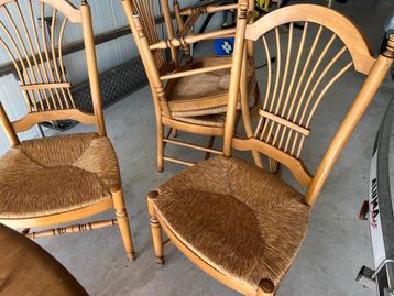 Eettafel plus 4 stoelen  beschikbaar voor biedingen