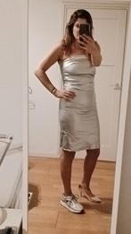 Zilver strapless jurk met prijskaartje, Kleding | Dames, Jurken, Maat 38/40 (M), Overige kleuren, Donna li, Nieuw