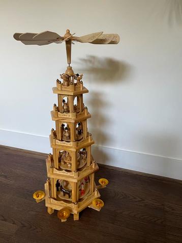 Prachtige Houten kerstpiramide beschikbaar voor biedingen