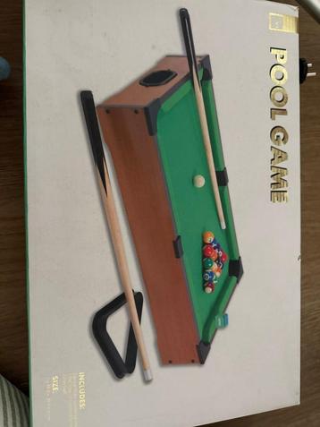 Mini pooltafel beschikbaar voor biedingen
