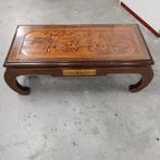 Salontafel met prachtig houtsnijwerk en glasplaat., Ophalen