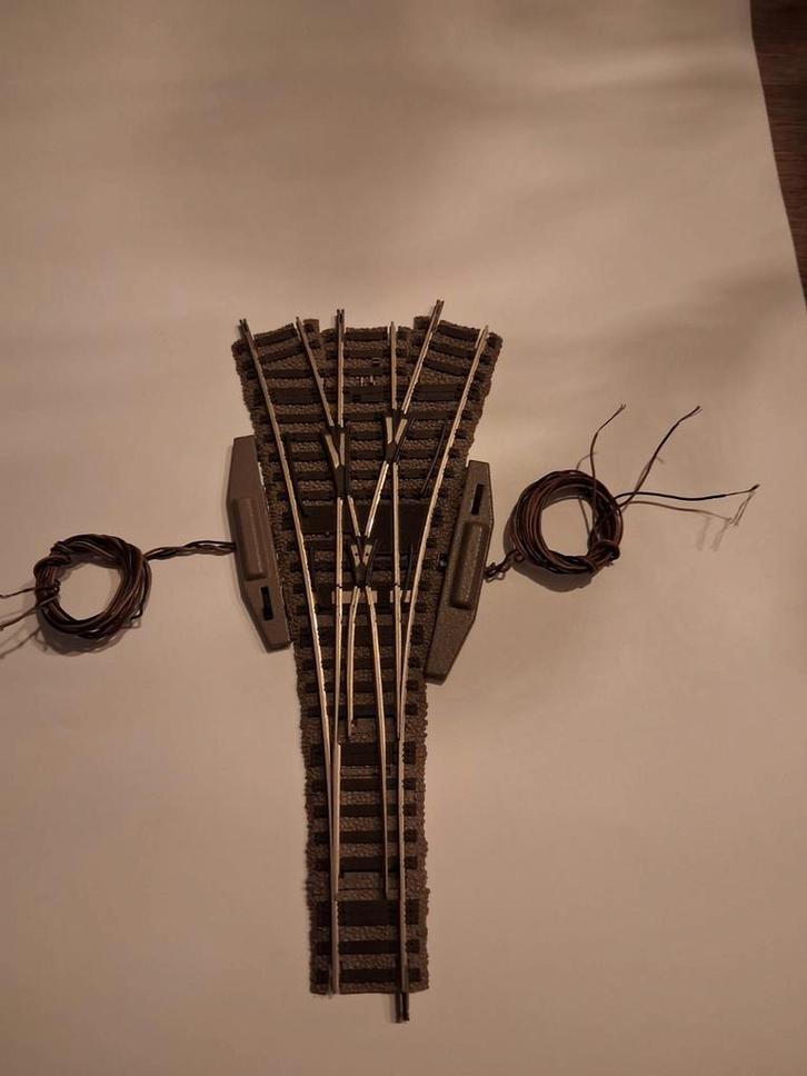 fleischman 6157 (6158 ) drieweg wissel in bijna nieuw staat, Hobby en Vrije tijd, Modeltreinen | H0, Zo goed als nieuw, Rails