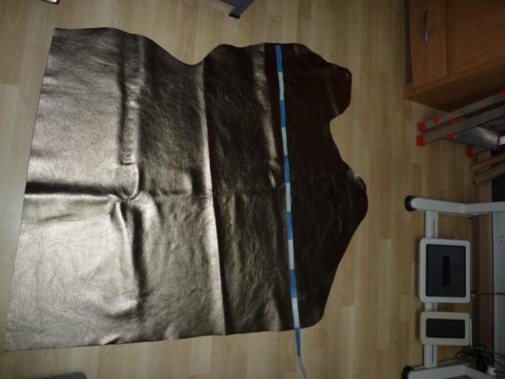 Goud restant soepel echt leer rundleer 1,8mm, Hobby en Vrije tijd, Stoffen en Lappen, Nieuw, Leer of Kunstleer, 30 tot 120 cm