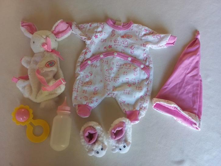 Baby Born roze slaap kledingset met schaapjes ( 43 cm.), Kinderen en Baby's, Speelgoed | Poppen, Nieuw, Babypop, Ophalen of Verzenden