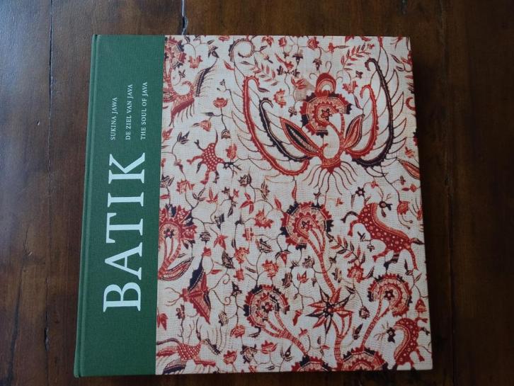 Batik, de ziel van Java, 3 talig nederlands bahassa engels, Boeken, Kunst en Cultuur | Beeldend, Gelezen, Ophalen of Verzenden