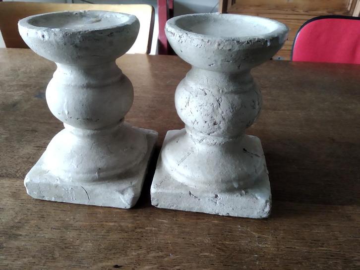 2 ''stoere'' stenen kandelaars, Huis en Inrichting, Woonaccessoires | Kandelaars en Kaarsen, Zo goed als nieuw, Kandelaar, Minder dan 25 cm
