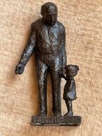 Zwaar bronzen beeld - Opa met kind- Frankeland 1989, Antiek en Kunst, Ophalen of Verzenden
