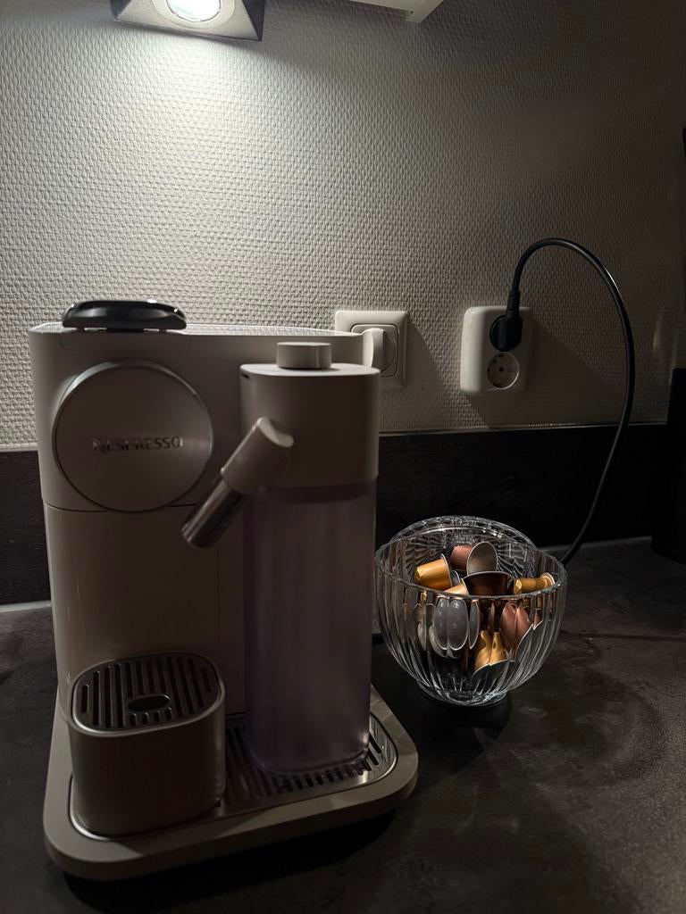 DeLonghi Gran Lattissima - Zo goed als nieuw!, Koffiemachine, Ophalen of Verzenden, Zo goed als nieuw, 1 kopje