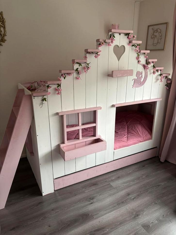 Huisjesbed/stapelbed, Kinderen en Baby's, Kinderkamer | Stapelbedden en Hoogslapers, Gebruikt, Stapelbed, Ophalen